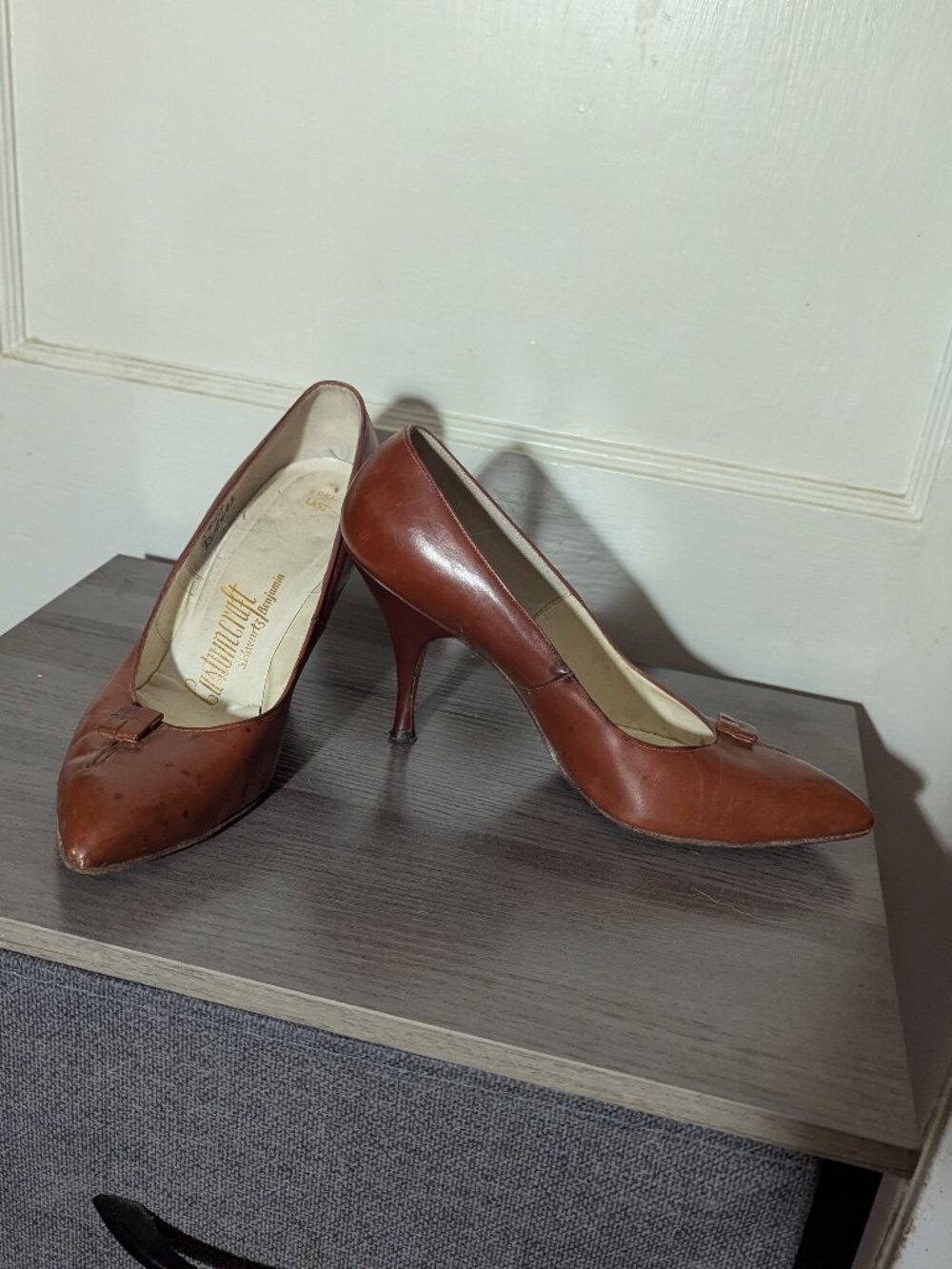 Vintage custom craft Martin's heels - leather bow - tan - 6.5 b